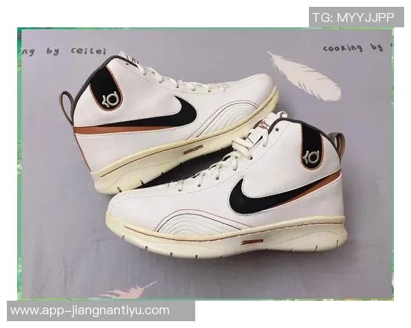 杜克大学发布独特白蓝配色Kobe5球鞋引发球迷热议