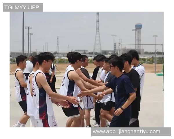 中学生篮球班赛惊现绝杀三分球精彩瞬间引发热议