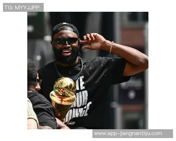 杰伦布朗对裁判漏判乔治铲翻表示愤怒认为这种情况不可接受